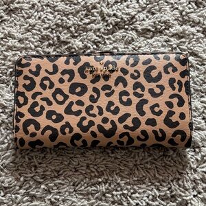 Kate Spade Darcy Slim Bifold Wallet in Leopard